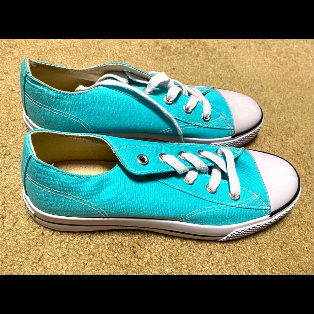Turquoise Airwalk skater shoes